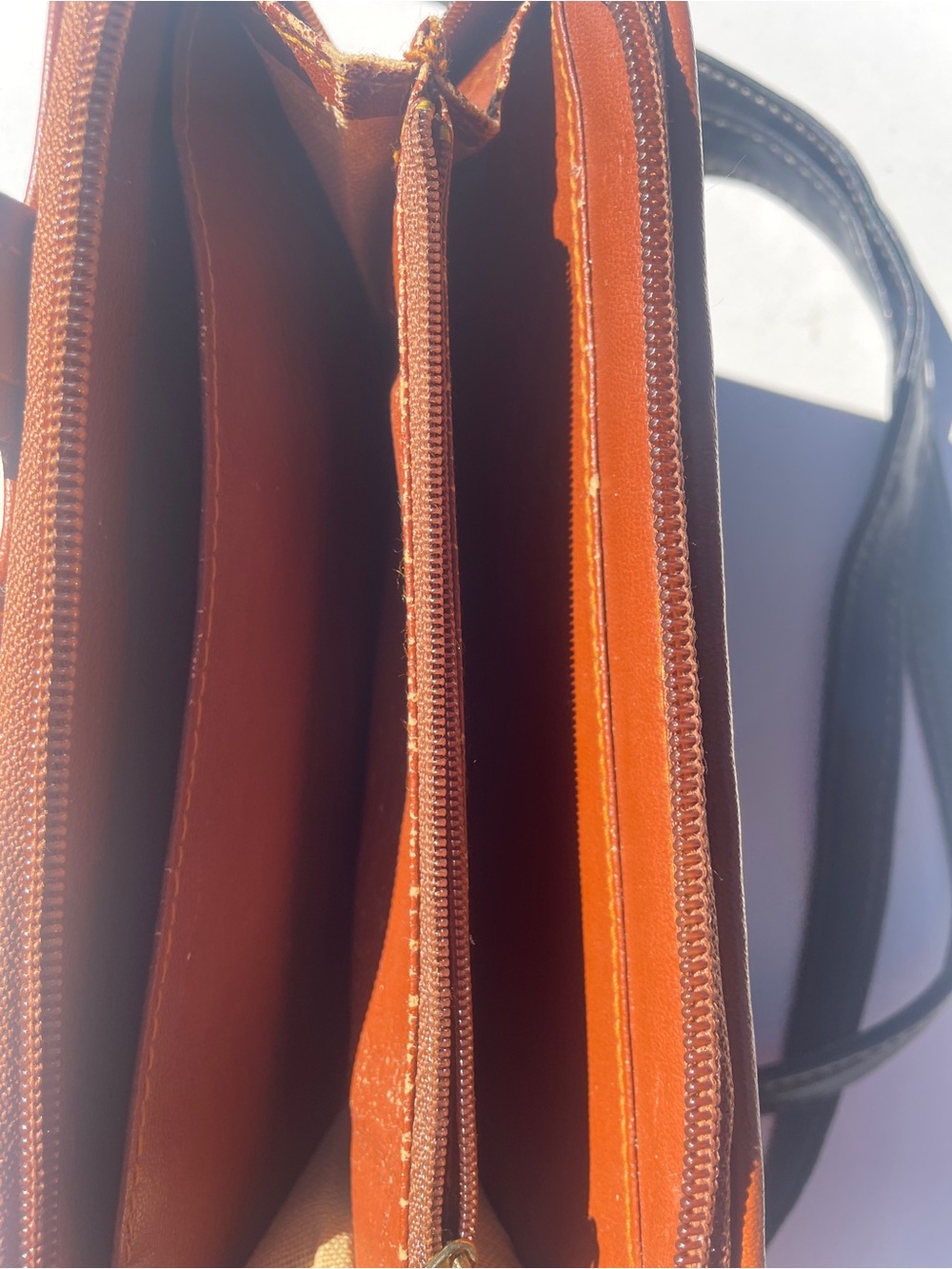 Vintage Black Dooney & Bourke Leather
Crossbody Agenda Planner - Picture 7 of 8